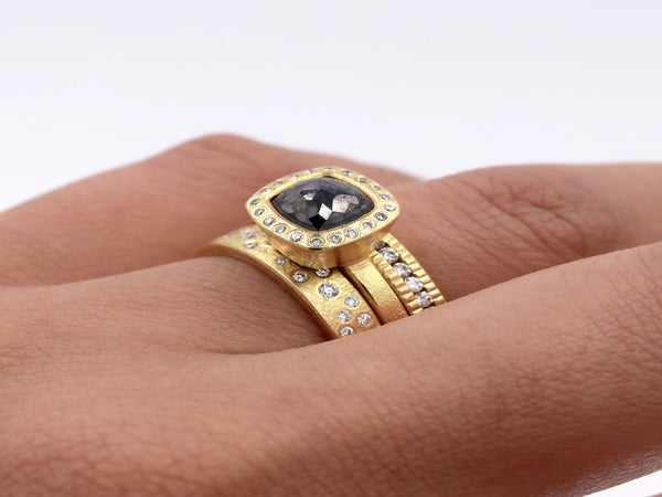Choosing the Right Women and Men Engagement Ring Finger