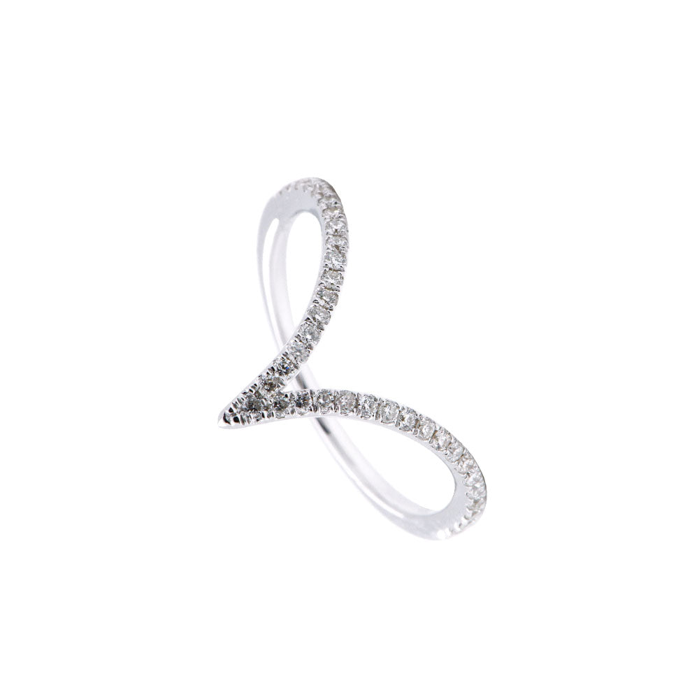 18 Karat White Gold V point ring with 35 Diamonds