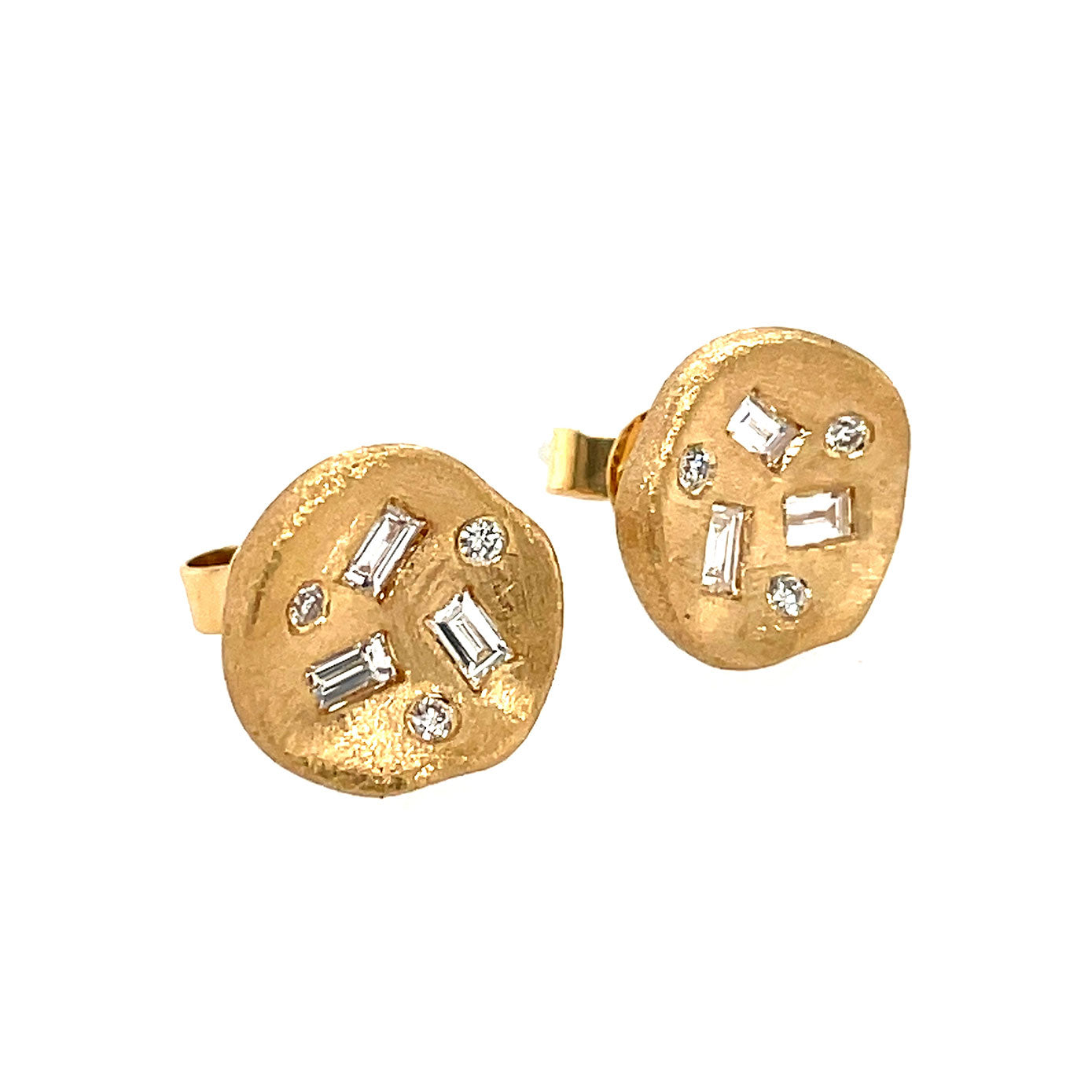 14 Karat Yellow Gold Wavy Disc Stud Earrings with Baguette and Round Diamonds