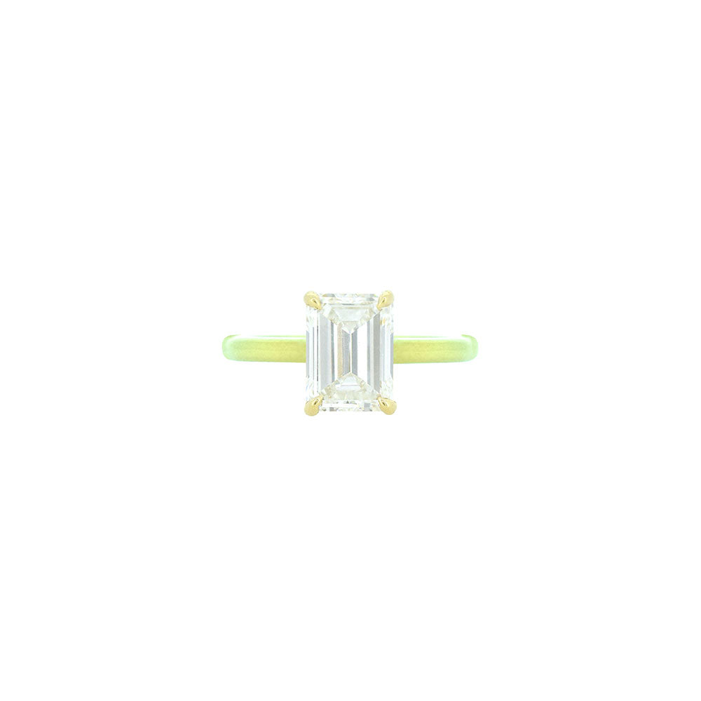 18 Karat Yellow Gold ring with center Diamond Emerald Cut, internally flawless