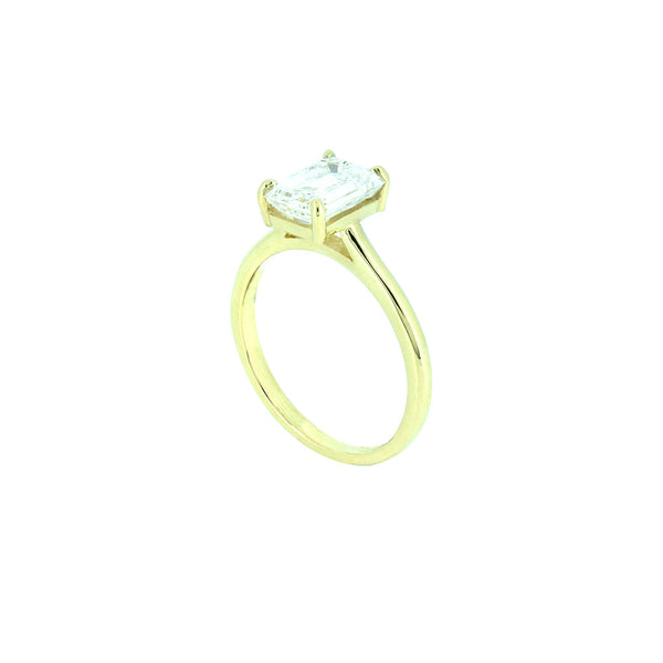 18 Karat Yellow Gold ring with center Diamond Emerald Cut, internally flawless